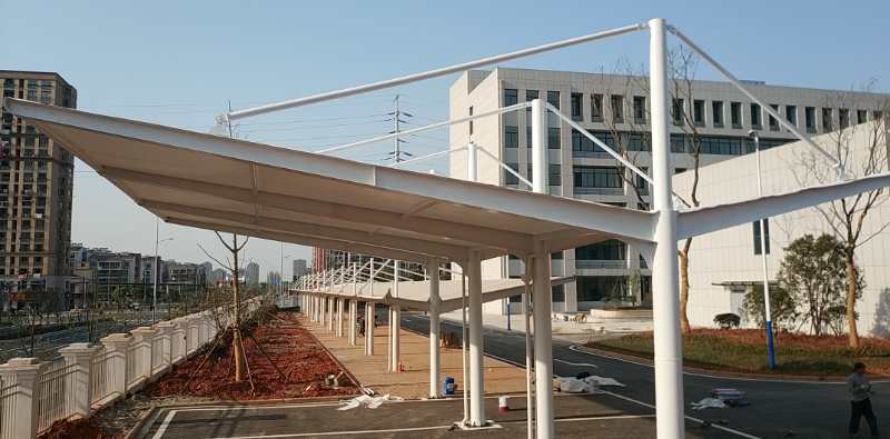 芜湖市技师学院追加公交车雨棚交付使用