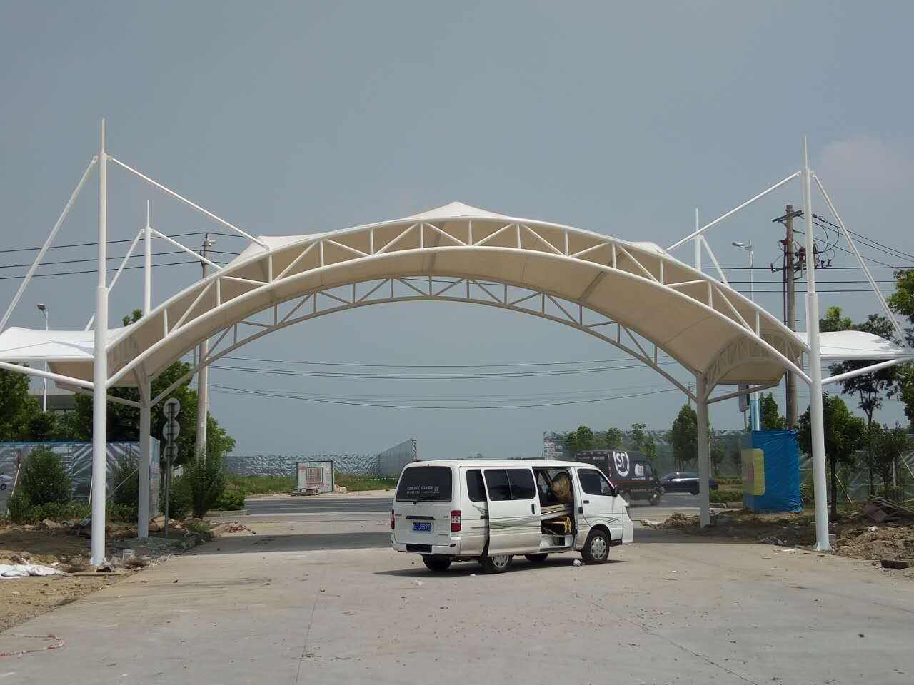 祝贺芜湖万开东大门膜结构工程结束，成为园区一道亮丽风景
